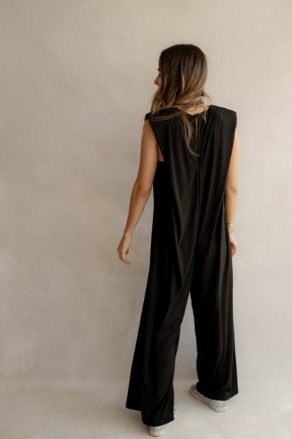 Jumpsuit con hombreras - Negro