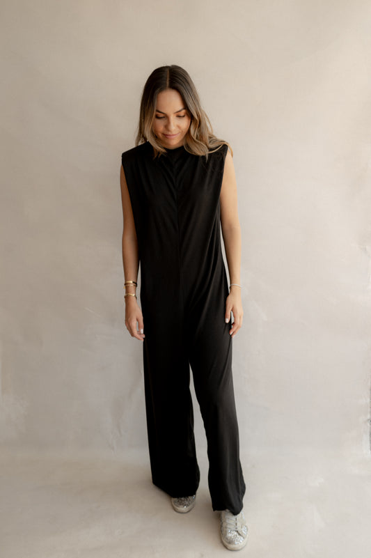 Jumpsuit con hombreras - Negro